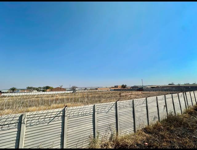 2,268M² VACANT LAND FOR SALE IN LADINE